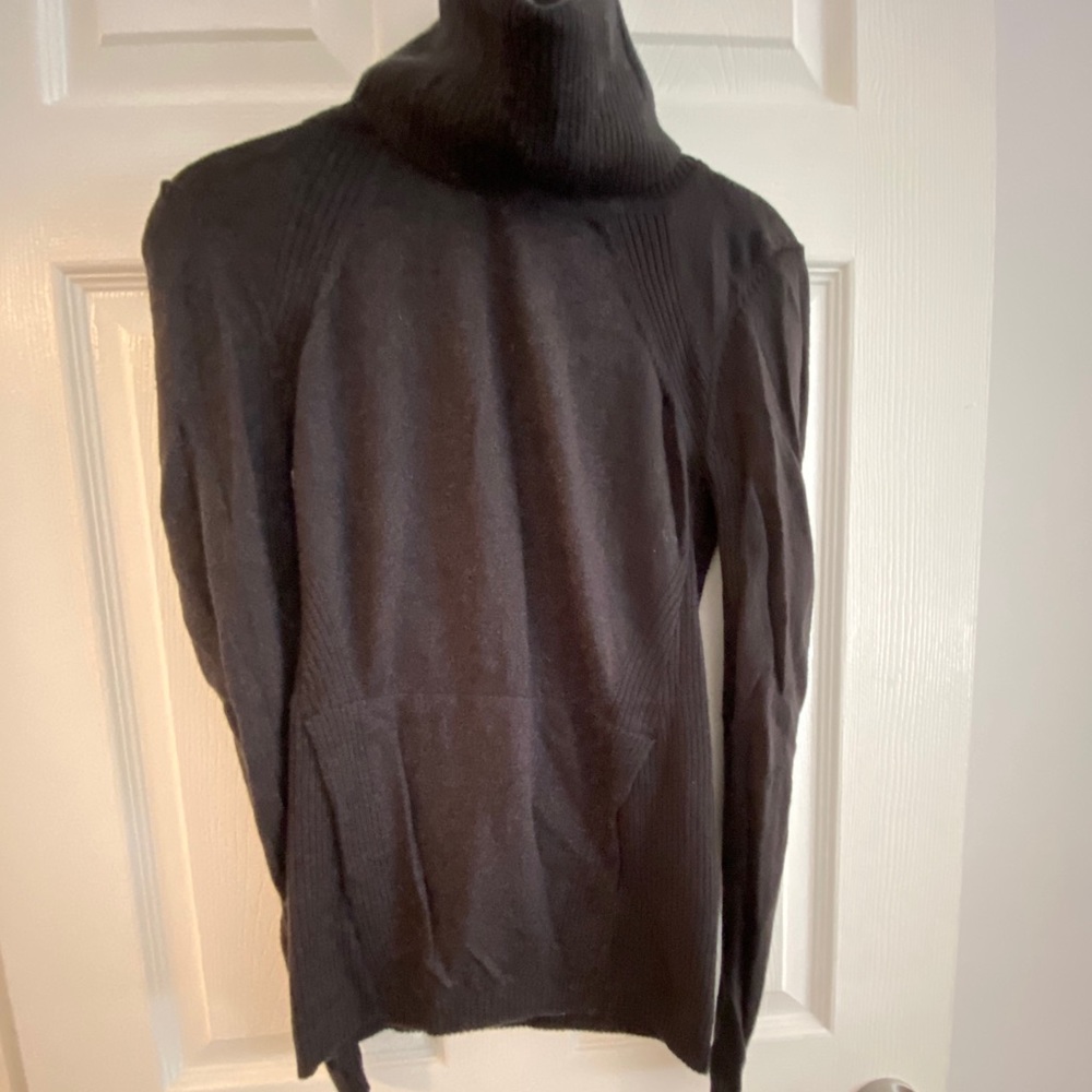 Lululemon black turtleneck size 2